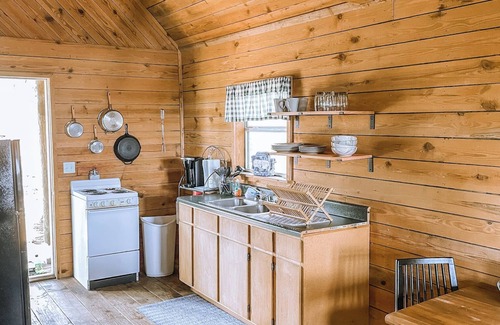 Lucedale Cabina | Rustic Cabin Overlooking Private 48 acre Bass Fishing Lake