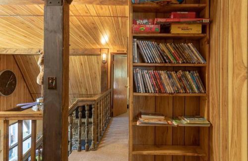 Island Park Apartamento | Rustic Cabin Retreat - Hot tub - Fire pit - BBQ -