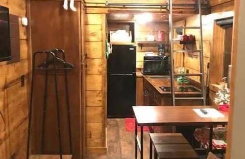 Lindon Casa | Rustic Cabin Tiny Home at Marina
