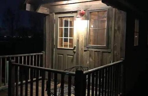 Lindon Casa | Rustic Cabin Tiny Home at Marina