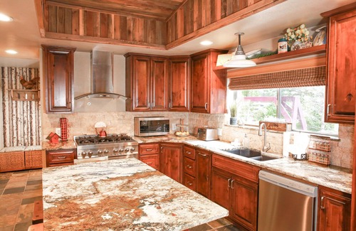 Munds Park Cabina | Rustic Cabin With Garden Oasis
