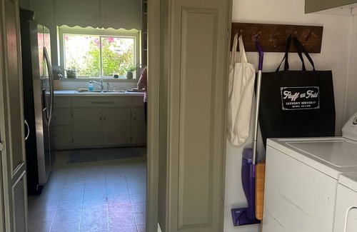 Amanda Park Cabina | Rustic cabin with WiFi in the Olympic National Park with lake view.