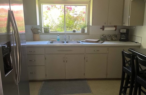 Amanda Park Cabina | Rustic cabin with WiFi in the Olympic National Park with lake view.