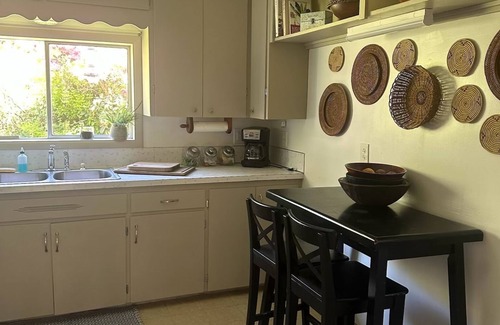 Amanda Park Cabina | Rustic cabin with WiFi in the Olympic National Park with lake view.