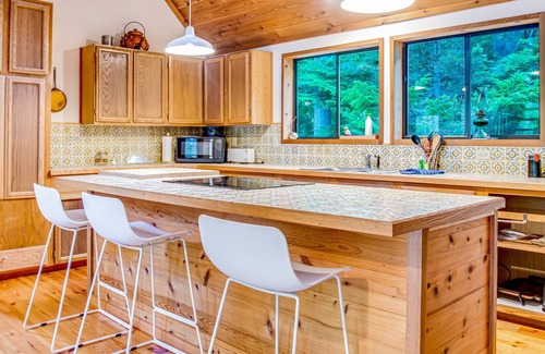 Marrowstone Cabina | Rustic cabin with wraparound deck and wood stove in a tranquil location