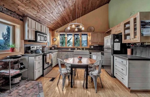 Great Valley Casa | Rustic Cabin, Wood Fireplace & Large Deck