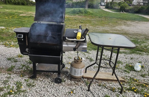 South Kansas City Alquiler De RV | Rustic campground in Kansas City. FIFA World Cup ready to rent private compound