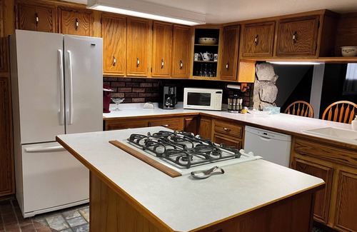 Great Falls Casa | Rustic Charm - City Comforts