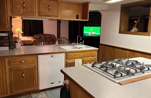 Great Falls Casa | Rustic Charm - City Comforts