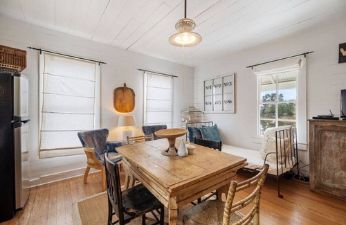 Warrenton Casa | Rustic Charm in our Quaint Round Top Farmhouse!