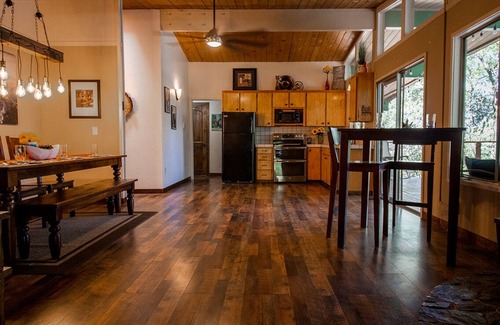 Groveland Cabina | Rustic Charm Meets Modern Comfort