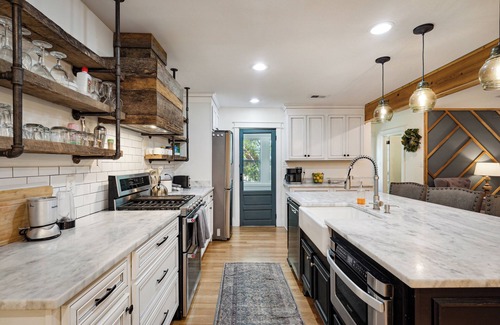 Memphis Casa | Rustic Charm~Memphis' One & Only