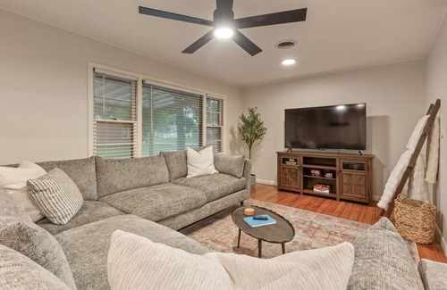 Owasso Apartamento | Rustic Charm-Large Yard, Near Main St