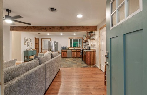 Owasso Apartamento | Rustic Charm-Large Yard, Near Main St