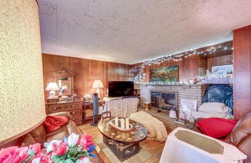 West Mifflin Casa | Rustic Chic Retreat 4 Mi to Kennywood!