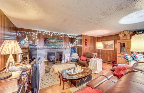 West Mifflin Casa | Rustic Chic Retreat 4 Mi to Kennywood!