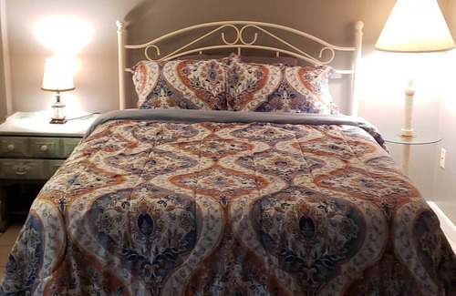 Clearwater Cabaña | Rustic Cottage Near Golf and Beach !