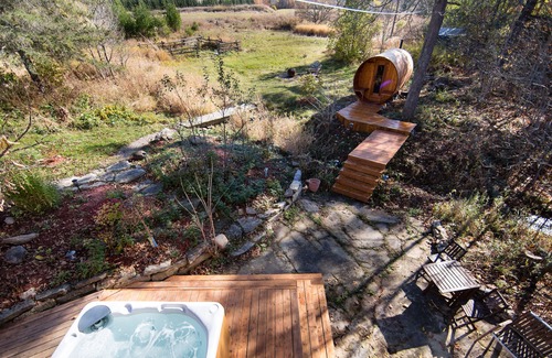 Mississippi Mills Cabaña | Rustic countryside cottage with a rapidsview