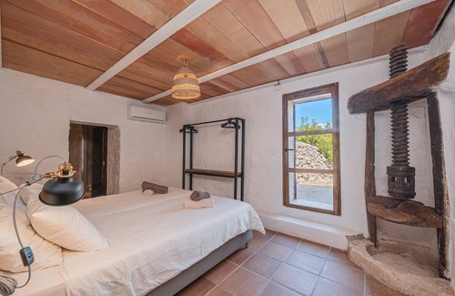 Son Antem Casa | "Fincatur Sur2 con vistas a la montaña, Wi-Fi, piscina y terraza; se permiten mascotas