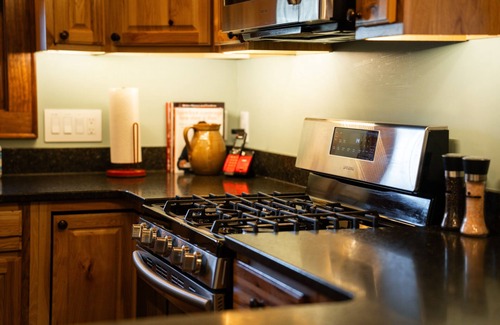 Blowing Rock Casa | Rustic & cozy, 3 decks w/ loft, 10 min to downtown