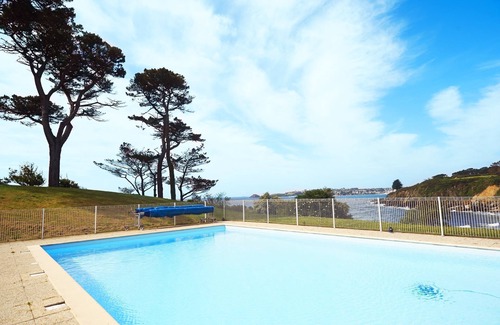 Plougonvelin Condominio | Rustic + Cozy Apartment | Direct Beach Access!