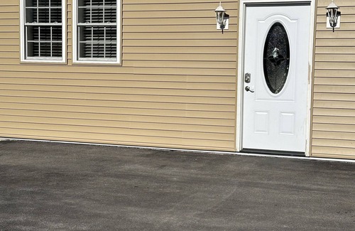 Oneida Apartamento | Rustic cozy large 1-bedroom, Queen Size Bed priced per-person rate