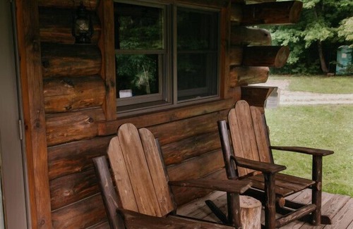 Shinglehouse Cabina | Rustic Creekside Cabin