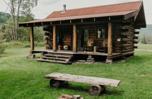 Shinglehouse Cabina | Rustic Creekside Cabin