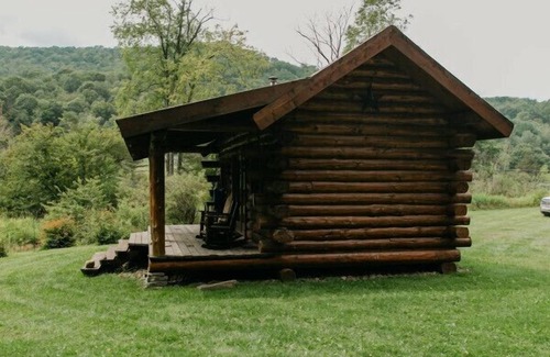 Shinglehouse Cabina | Rustic Creekside Cabin