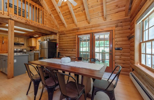 North Glade Hills Casa | Rustic Deep Creek Cabin w/ Fire Pit & Hot Tub