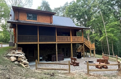 Logan Cabina | "Rustic Elegance" Your best Hocking Hills Experience !