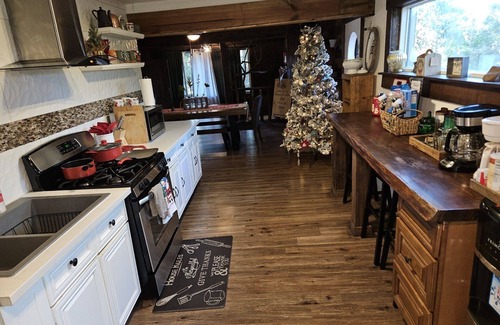 Madera County Cabina | Rustic Family Cabin! Peaceful place to relax and enjoy 12 people ,300 x night