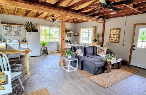 Ramona Otro | Un acogedor y rústico B & B / Farmstay en Wine Country, Ramona, CA