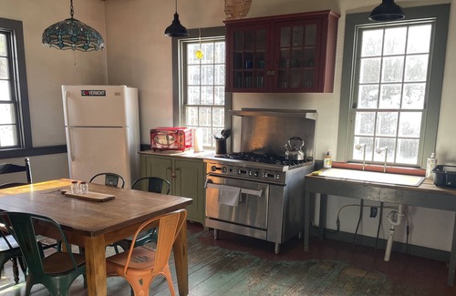 Barnet Casa | Rustic Farmhouse Retreat