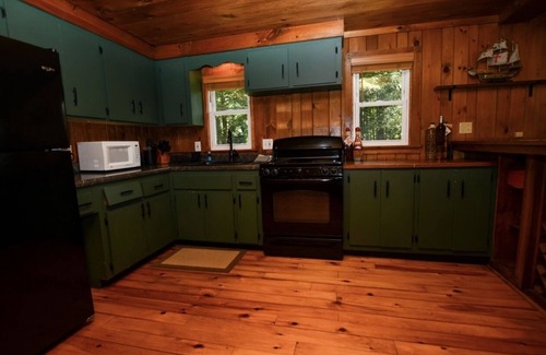 Lake Luzerne Cabina | Rustic Getaway Cabin