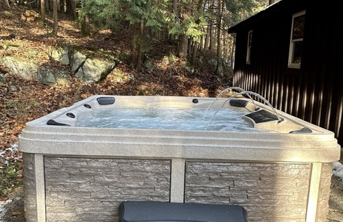 Lake Luzerne Cabina | Rustic Getaway Cabin