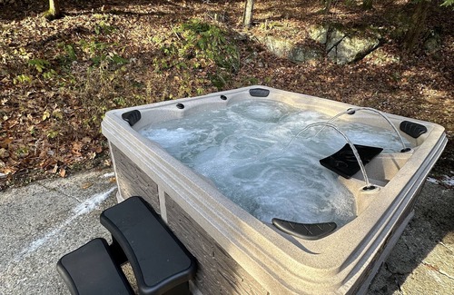 Lake Luzerne Cabina | Rustic Getaway Cabin