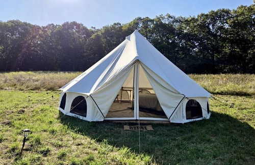 Mount Aetna Alquiler De RV | Rustic Glamping Tent with Farm Animals near Hershey in Fredericksburg, PA