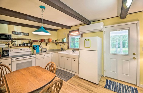 Seebert Cabina | Rustic Hideaway w/ Fire Pit < 1 Mi to River!