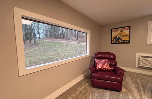 Logan Cabaña | Rustic Hocking Hills Lodge with Hot Tub, Fire Pit, & Scenic Winter Views!