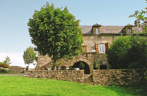 Pierrefiche Casa | Acogedora casa de vacaciones en Saint-Geniez-d'Olt con jardín