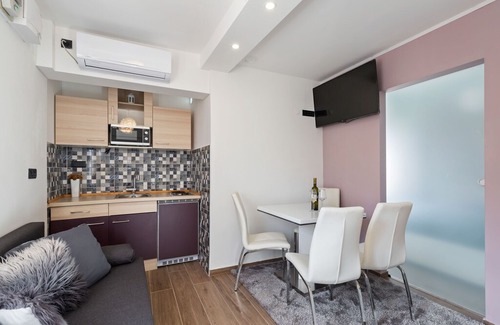 Donja Stubica Casa | Rustic Holiday Home in Donja Stubica with Terrace