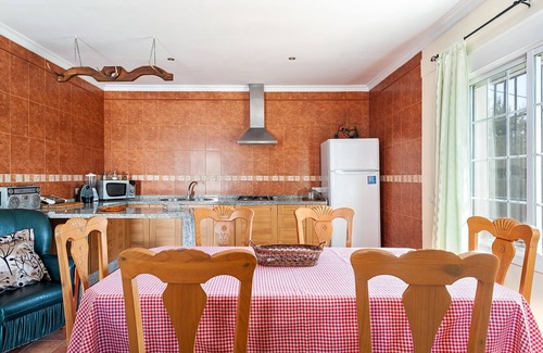 El Palmar Casa | Casa cerca de la playa con piscina, jardín y Wi-Fi; aparcamiento disponible, se admiten mascotas