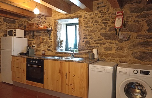 Cabracao Casa | Rustic House in the Mountains, Private Pool with Natural Water