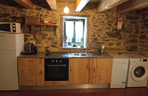 Cabracao Casa | Rustic House in the Mountains, Private Pool with Natural Water