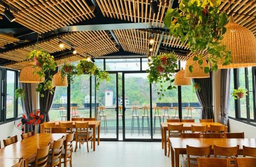 Cat Hai Hotel | Rustic house