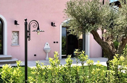 Ponti sul Mincio Casa | casa rústica con hermosas vistas del lago y las morrenas