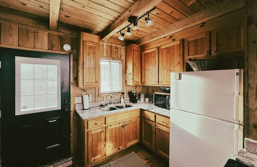 Six Mile Cabina | Rustic Lake Keowee Cabin, Perfect for Couples! Dock, Pool & Boat Slip