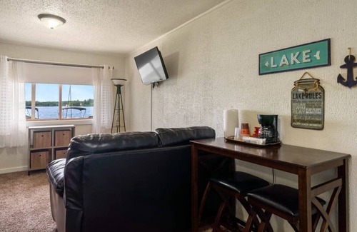 Mayfield Apartamento | Rustic lakefront multi-unit with stunning views