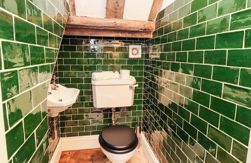 Knott End-on-Sea Cabaña | RUSTIC LANCASHIRE FARMHOUSE, pet friendly, with a garden in Garstang